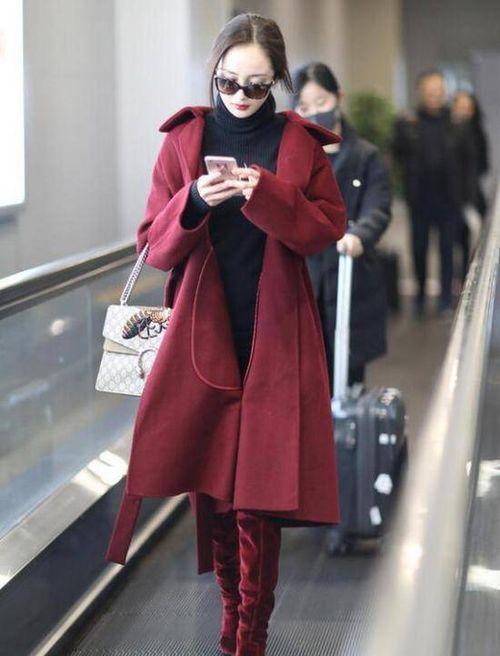 明星杨幂红色大衣,红色大衣成焦点